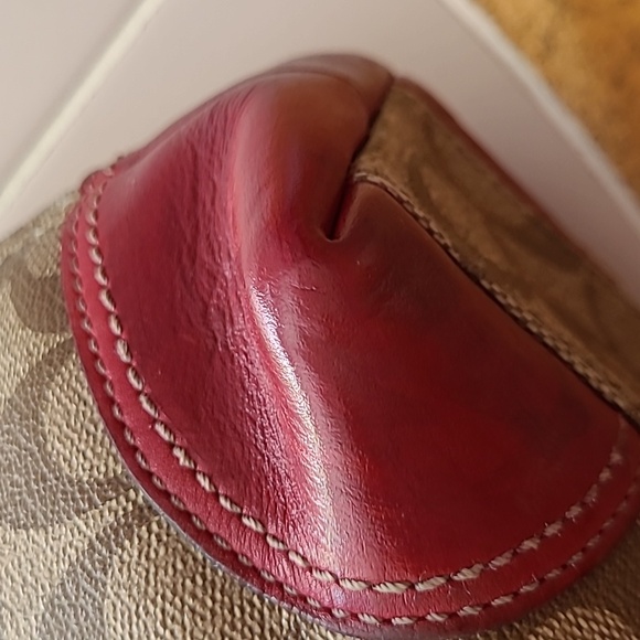 COACH Tote-Pre-loved. - Picture 10 of 16